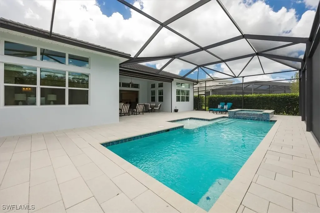 8939 Redonda Drive Naples FL 34114