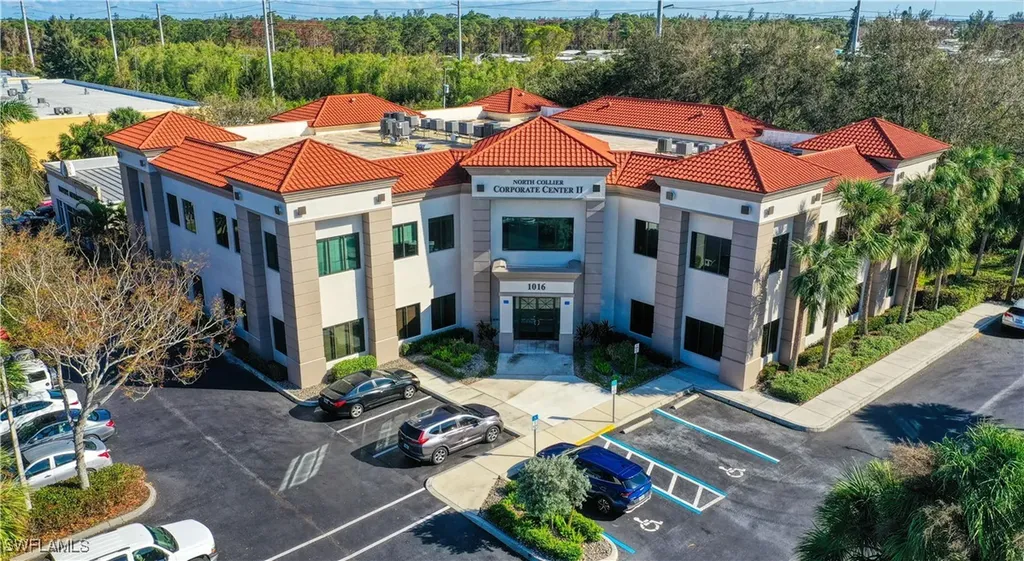 1016 Collier Center Way Naples FL 34110