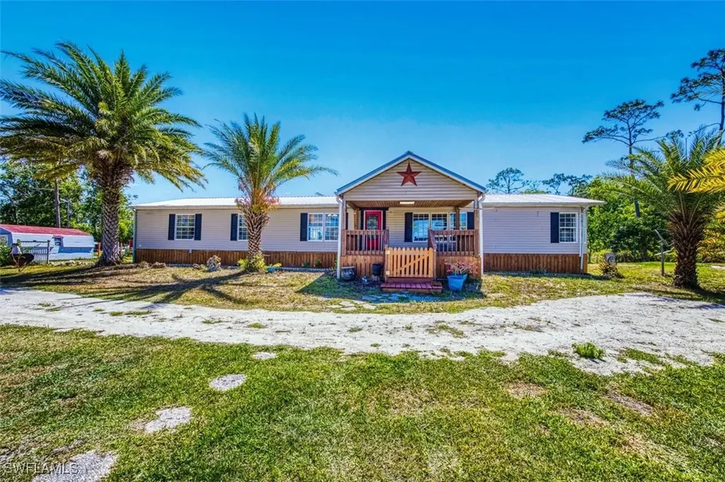 1216 Pine Avenue Labelle FL 33935