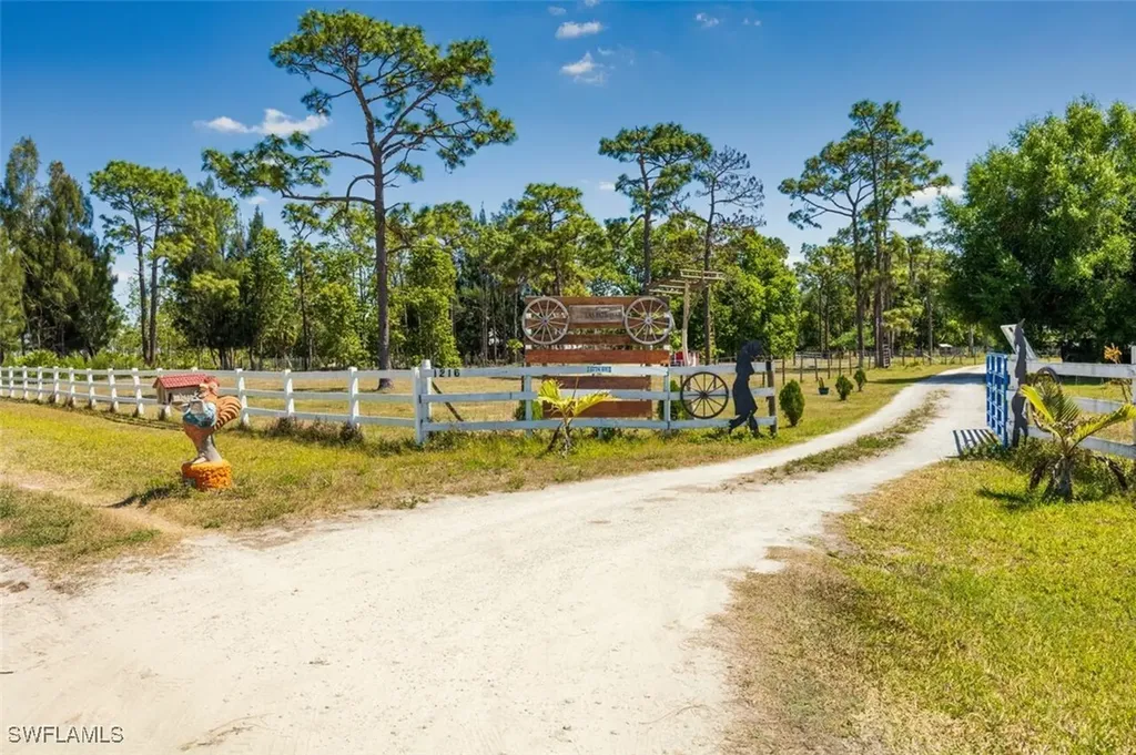 1216 Pine Avenue Labelle FL 33935