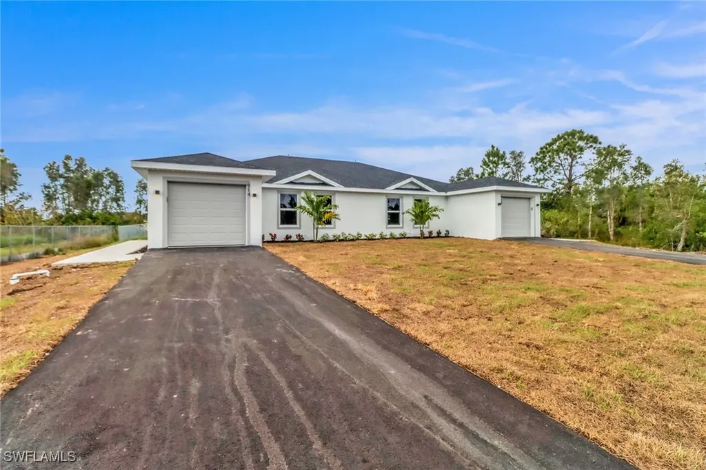 912-914 Ainsworth Street W Lehigh Acres FL 33974