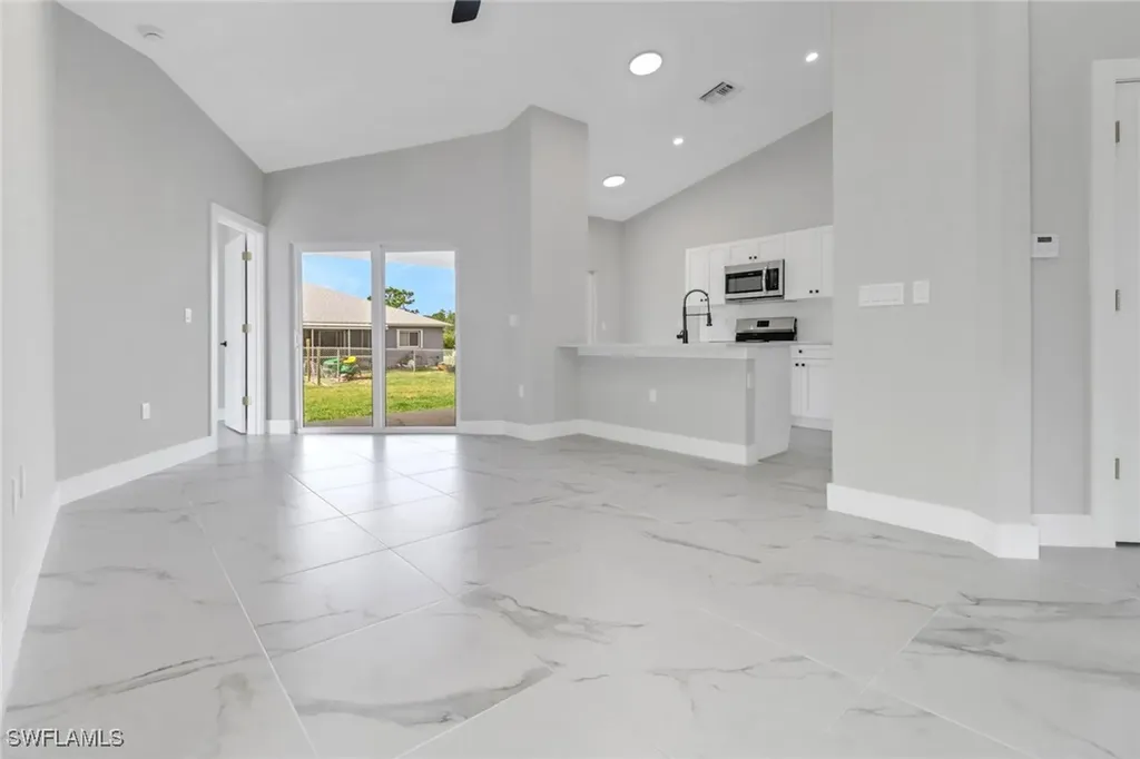 912-914 Ainsworth Street W Lehigh Acres FL 33974