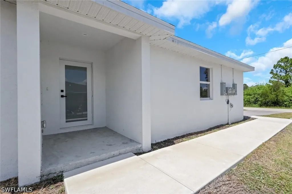 912-914 Ainsworth Street W Lehigh Acres FL 33974