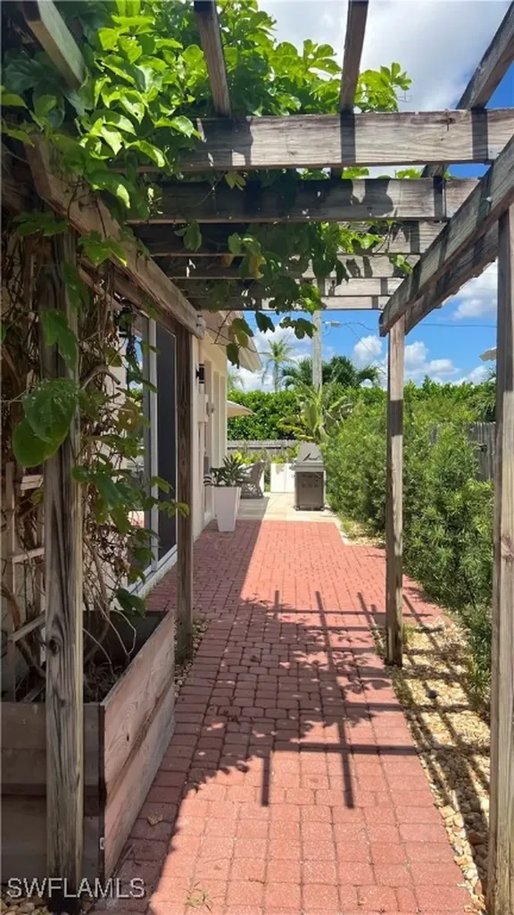 801 99th Avenue N Naples FL 34108
