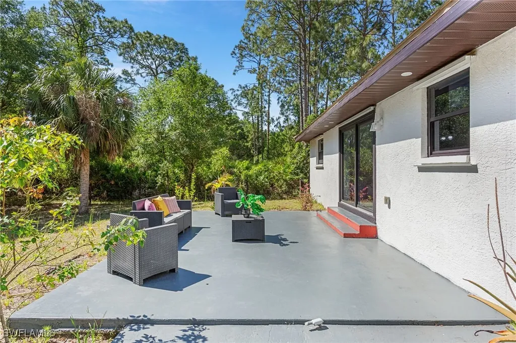 2104 Wellington Avenue Alva FL 33920