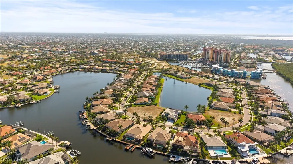 1922 Harbour Circle Cape Coral FL 33914
