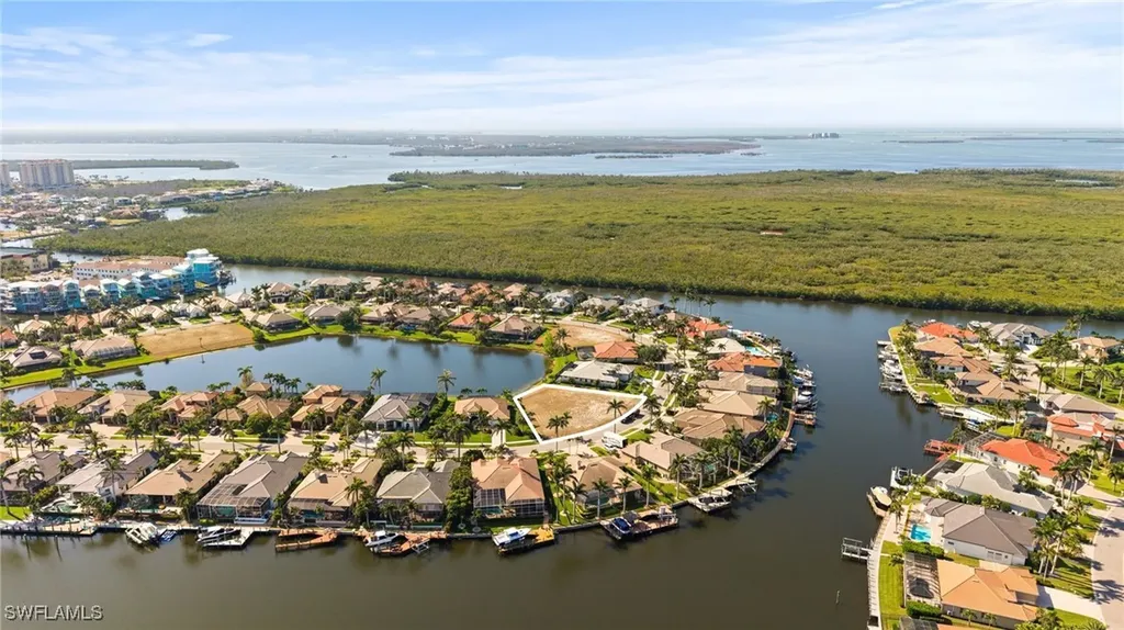 1922 Harbour Circle Cape Coral FL 33914