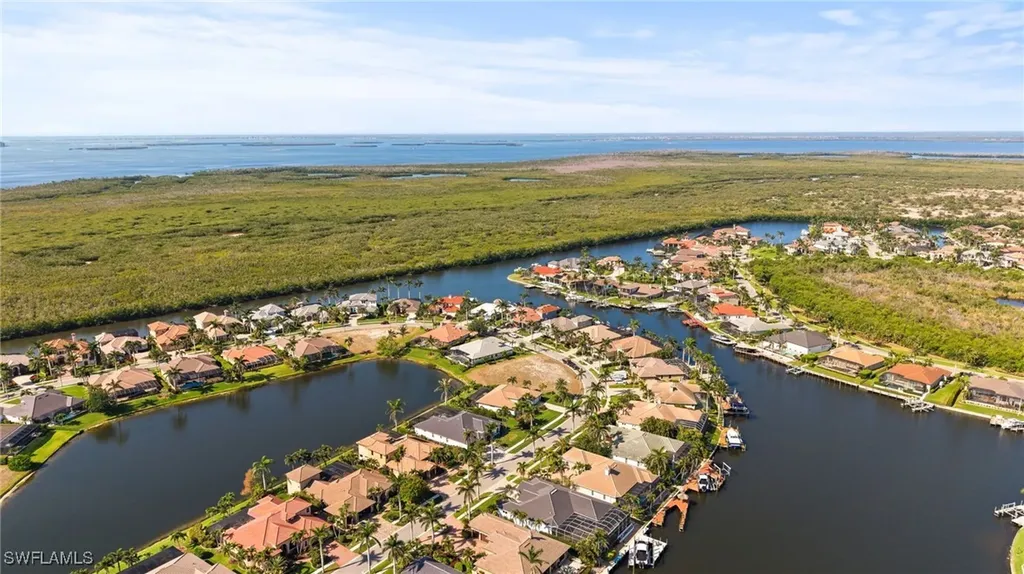1922 Harbour Circle Cape Coral FL 33914