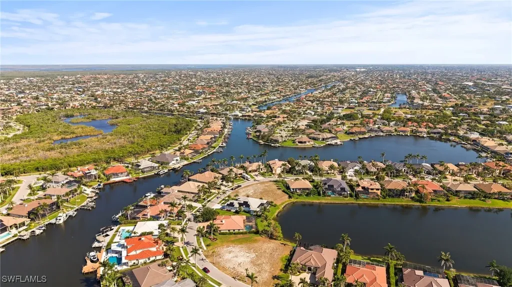 1922 Harbour Circle Cape Coral FL 33914