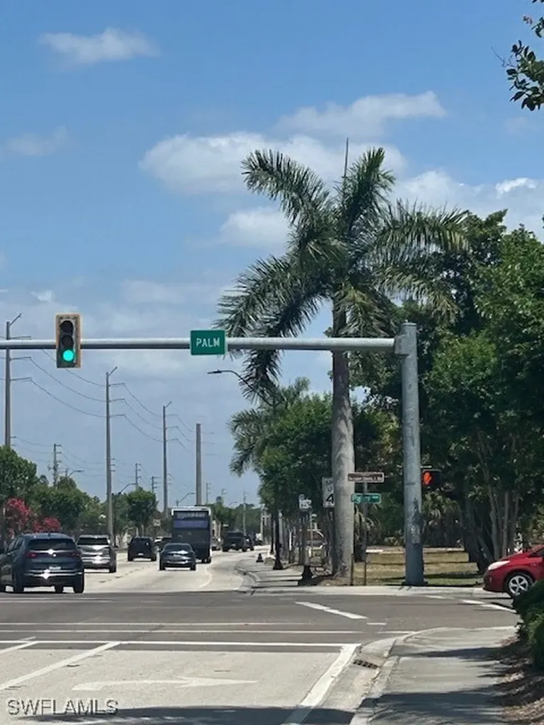 2756 Drive Martin Luther King Jr Boulevard Fort Myers FL 33916