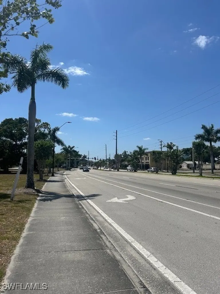 2756 Drive Martin Luther King Jr Boulevard Fort Myers FL 33916