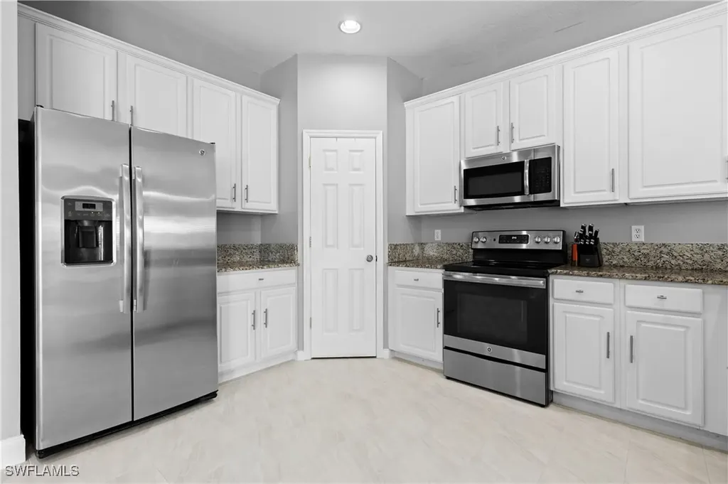 2305 Cape Heather Circle Cape Coral FL 33991