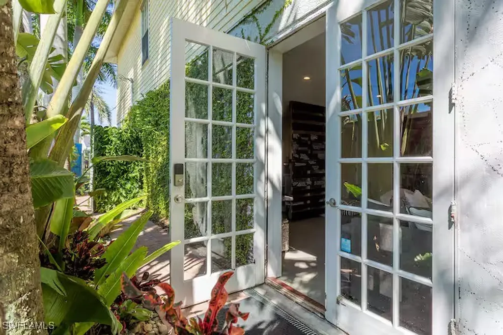 2348 Lake Avenue Naples FL 34112