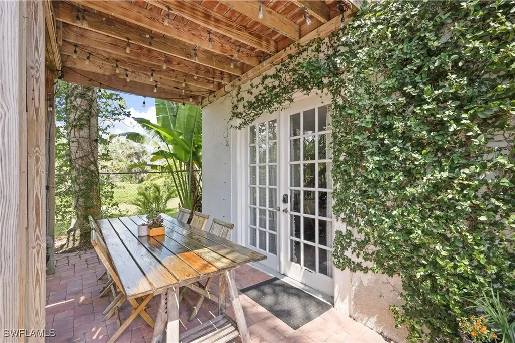2348 Lake Avenue Naples FL 34112