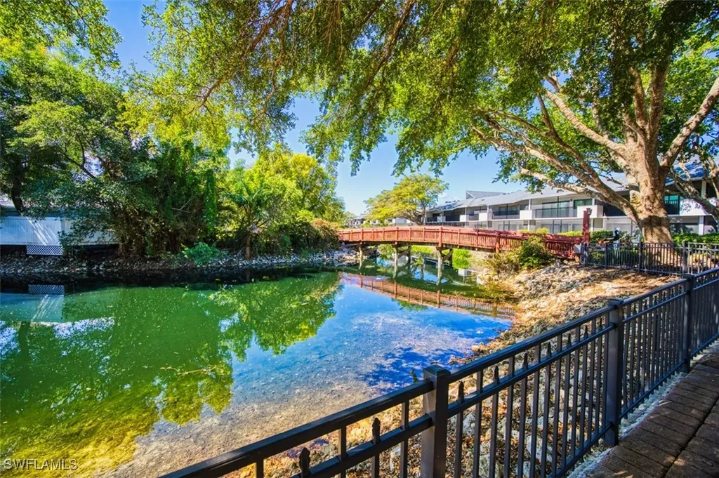 600 Neapolitan Way Naples FL 34103