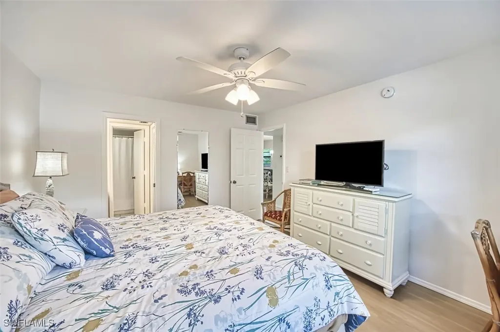 600 Neapolitan Way Naples FL 34103