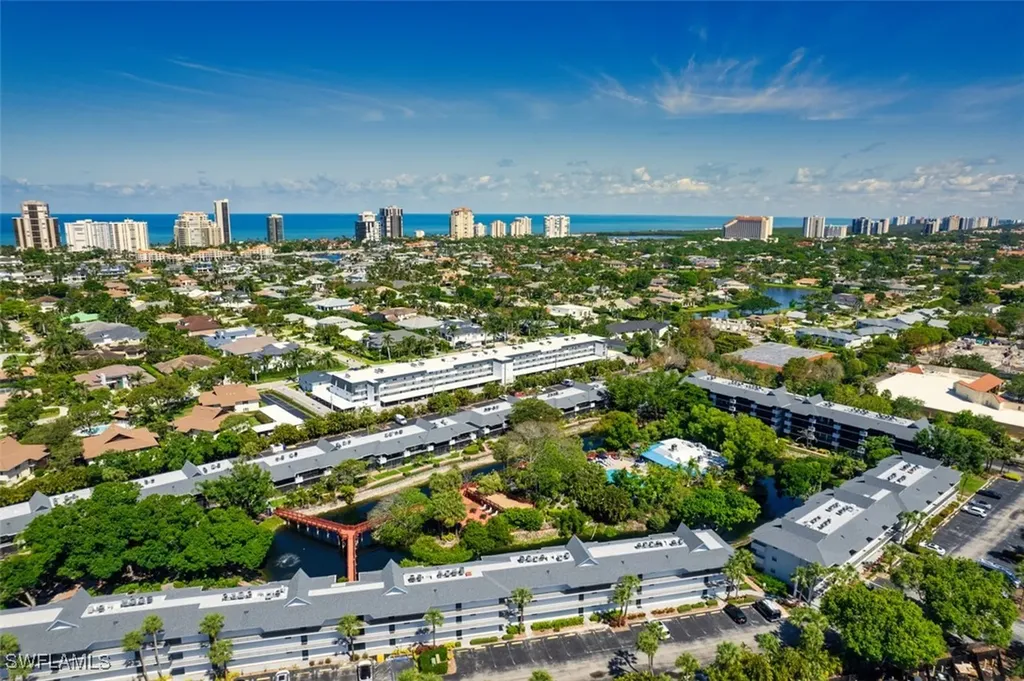 600 Neapolitan Way Naples FL 34103