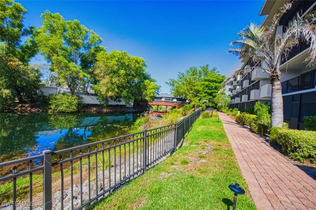 600 Neapolitan Way Naples FL 34103