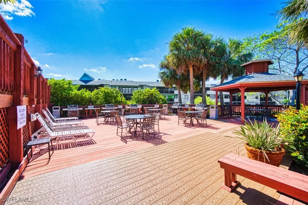 600 Neapolitan Way Naples FL 34103