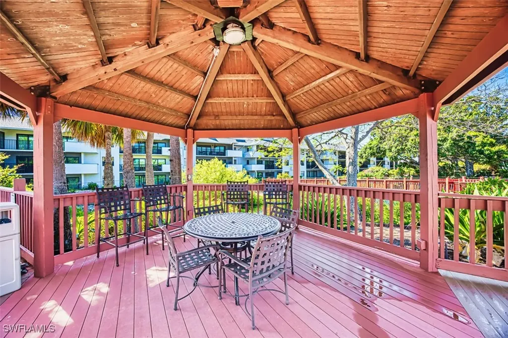 600 Neapolitan Way Naples FL 34103