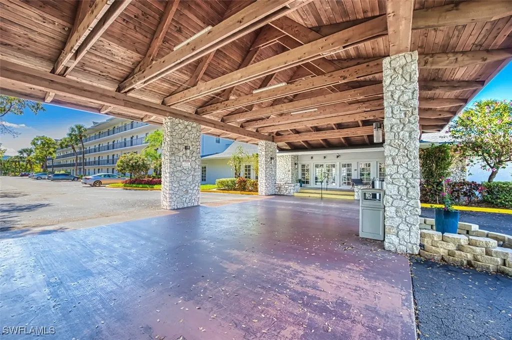 600 Neapolitan Way Naples FL 34103