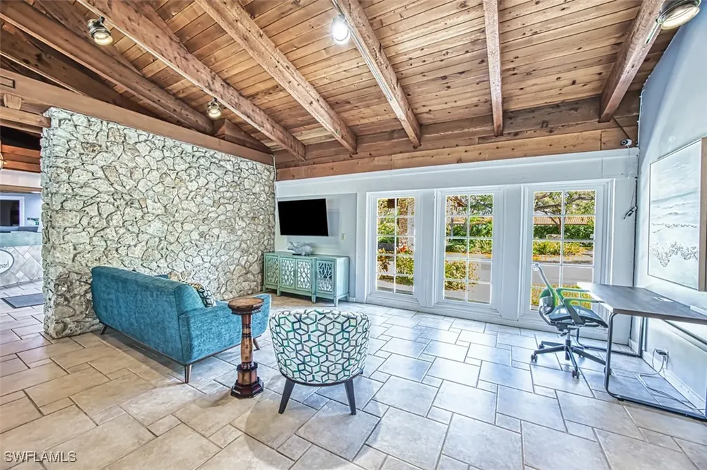 600 Neapolitan Way Naples FL 34103