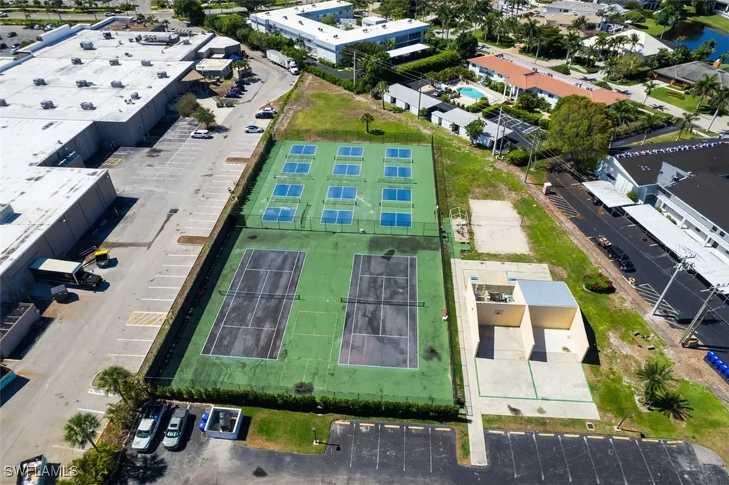 600 Neapolitan Way Naples FL 34103