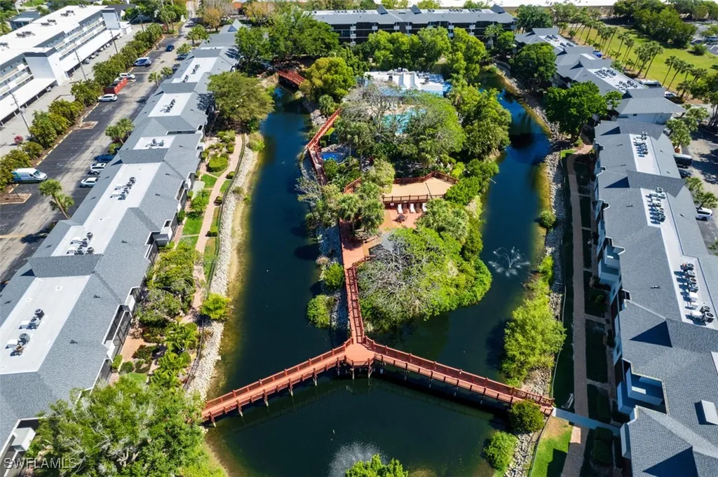 600 Neapolitan Way Naples FL 34103