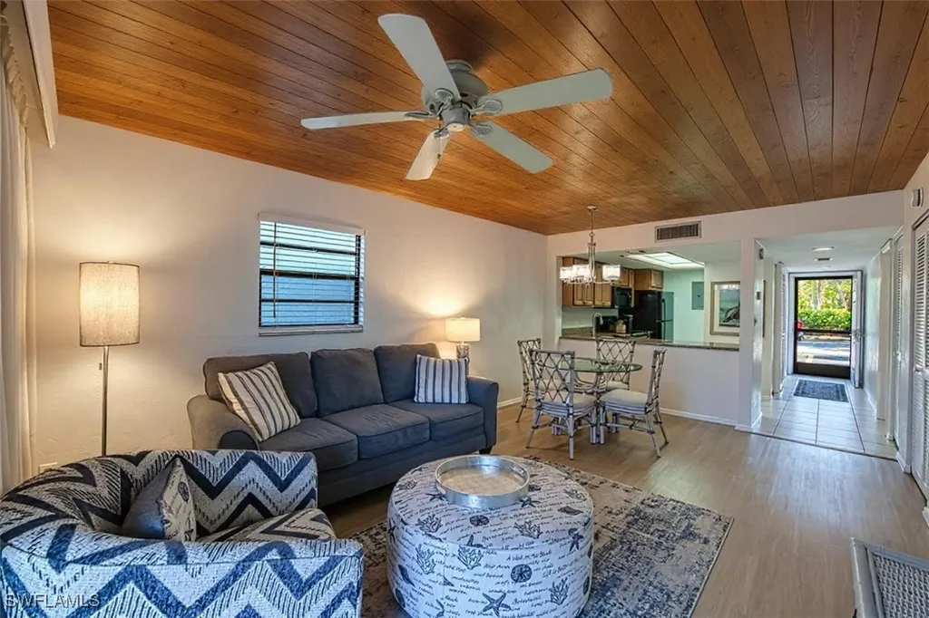 600 Neapolitan Way Naples FL 34103