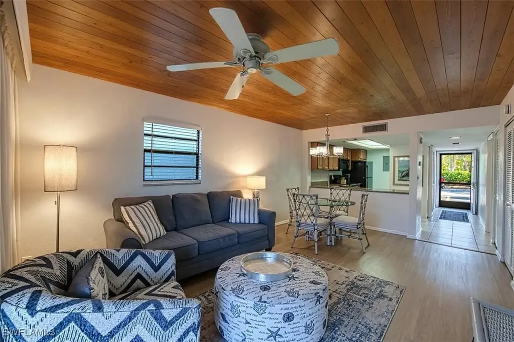 600 Neapolitan Way Naples FL 34103