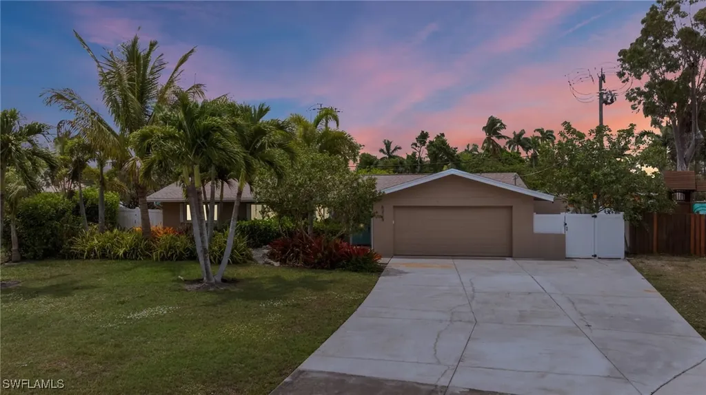 6219 Saint Andrews Circle N Fort Myers FL 33919