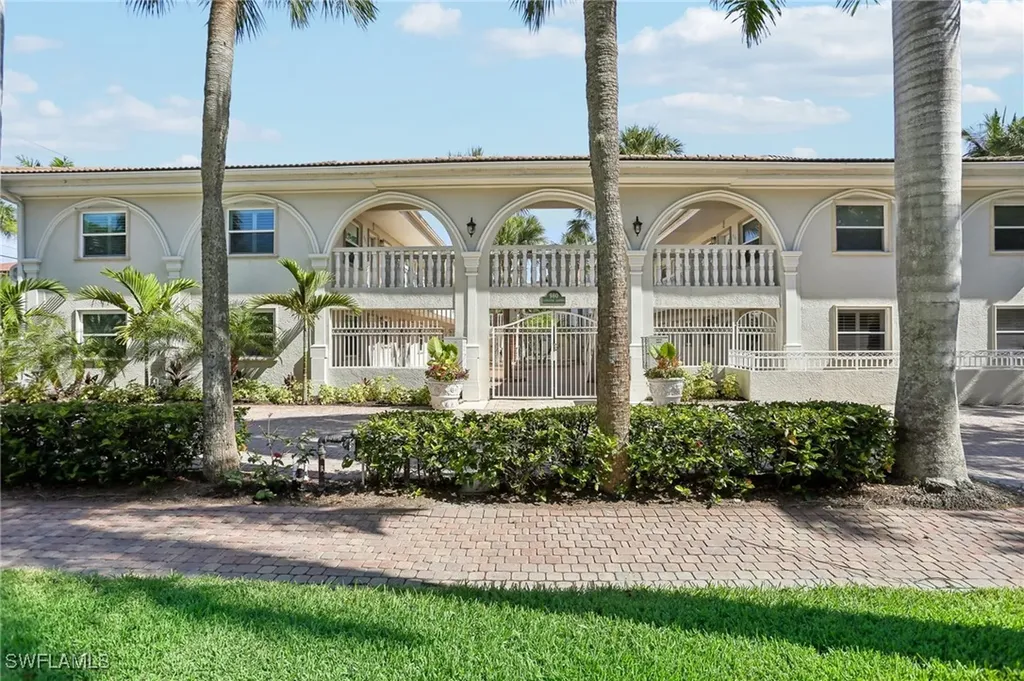 980 7th Avenue S Naples FL 34102