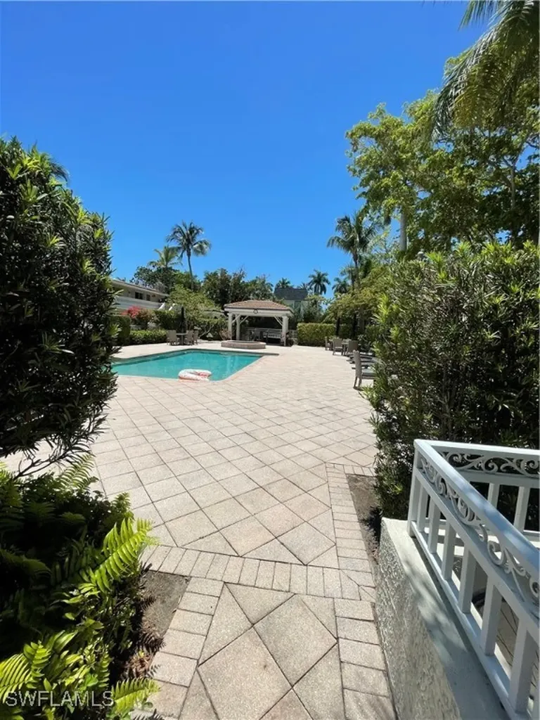 980 7th Avenue S Naples FL 34102