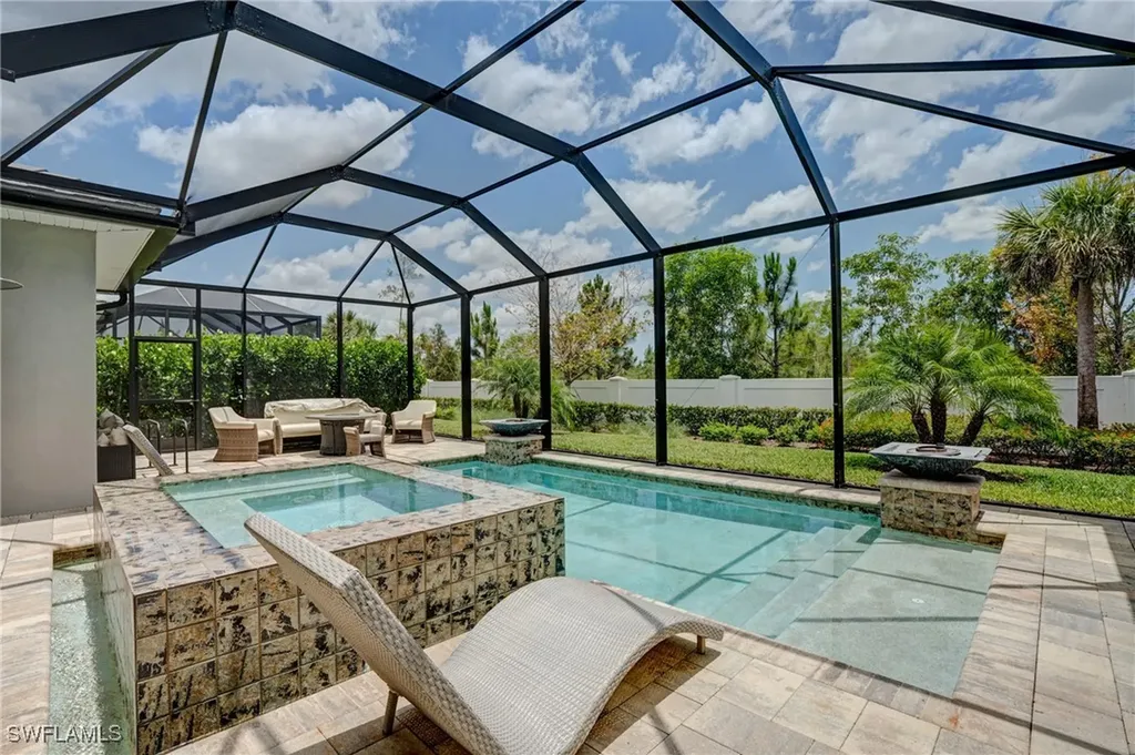 9292 Cayman Drive Naples FL 34114
