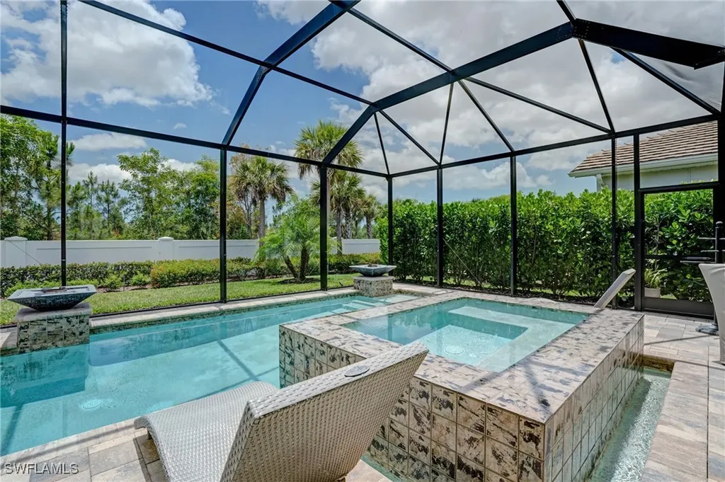 9292 Cayman Drive Naples FL 34114