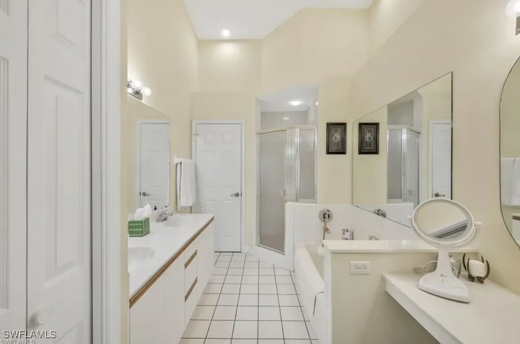 2305 Hidden Lake Drive Naples FL 34112