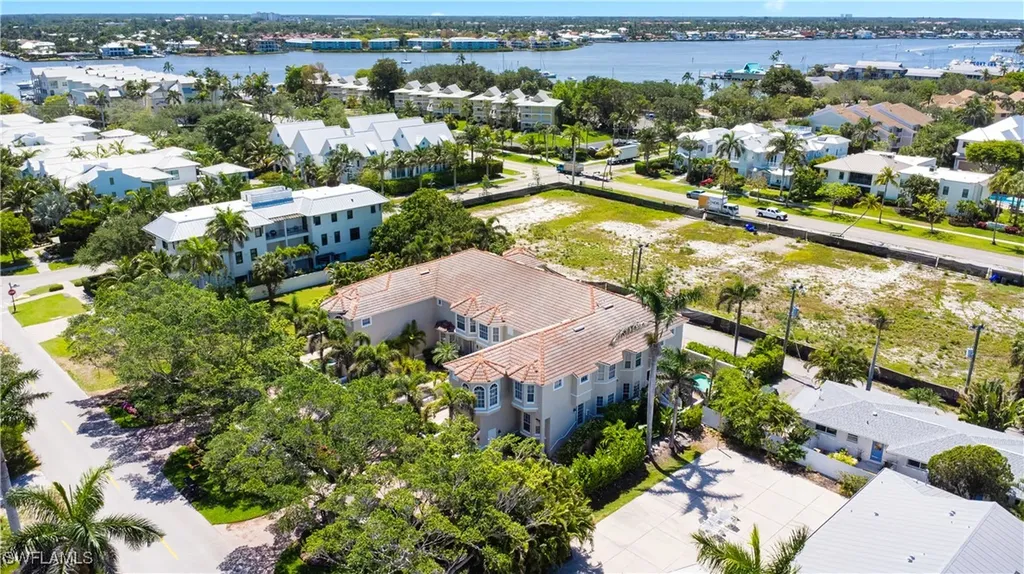 838 9th Avenue S Naples FL 34102