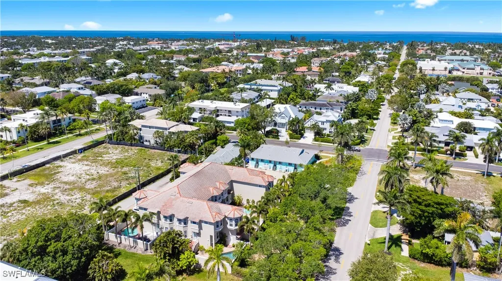 838 9th Avenue S Naples FL 34102