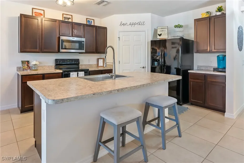 3490 Acapulco Circle Cape Coral FL 33909