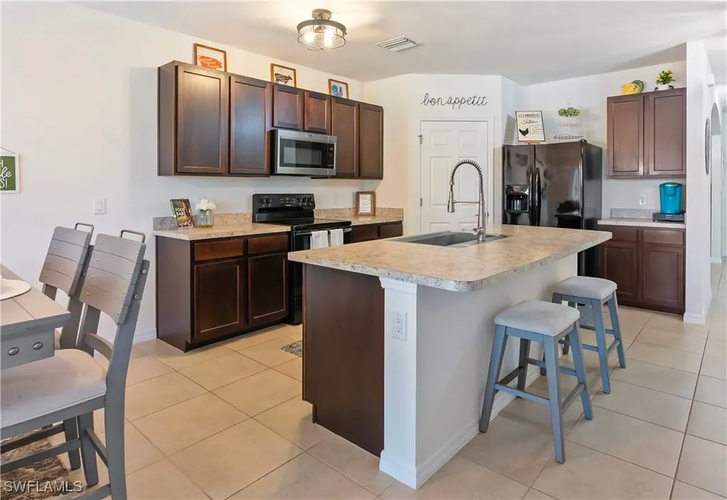 3490 Acapulco Circle Cape Coral FL 33909