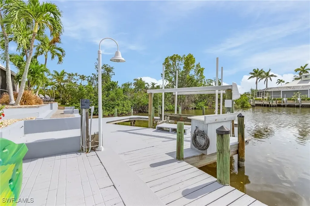401 SW 38th Place Cape Coral FL 33991