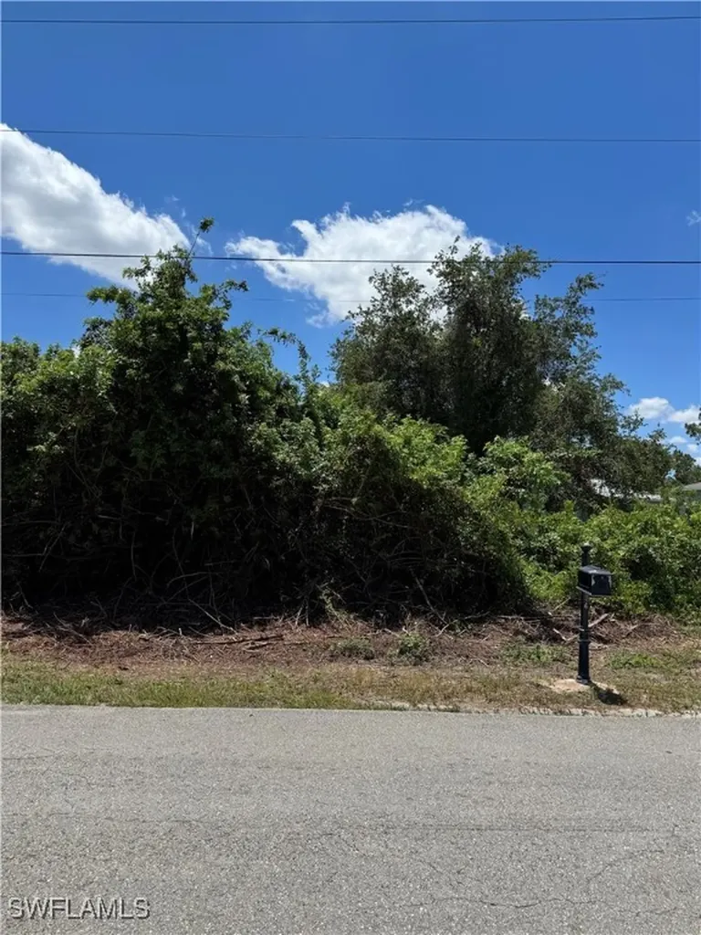 870 Chantilly Street E Lehigh Acres FL 33974