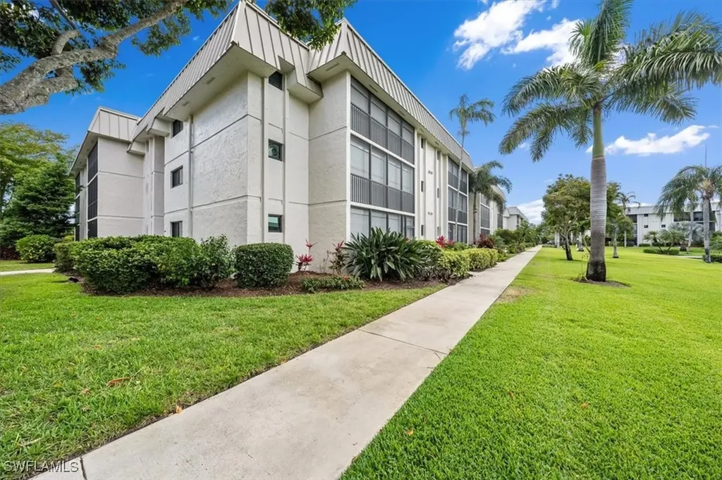 Naples FL, 788 Park Shore Drive, Unit D30