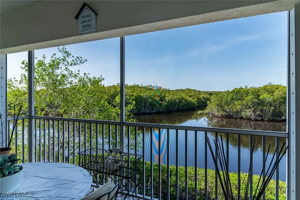 154 Newport Drive Naples FL 34114