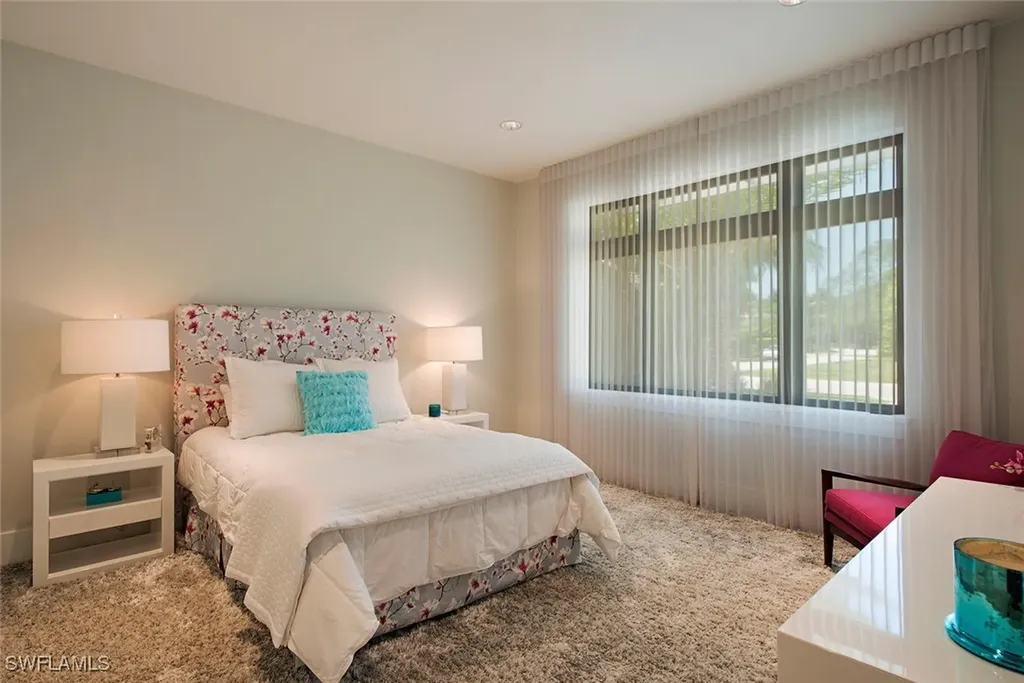 688 3rd Street N Naples FL 34102