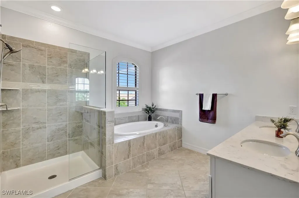 2102 Antigua Lane Naples FL 34120