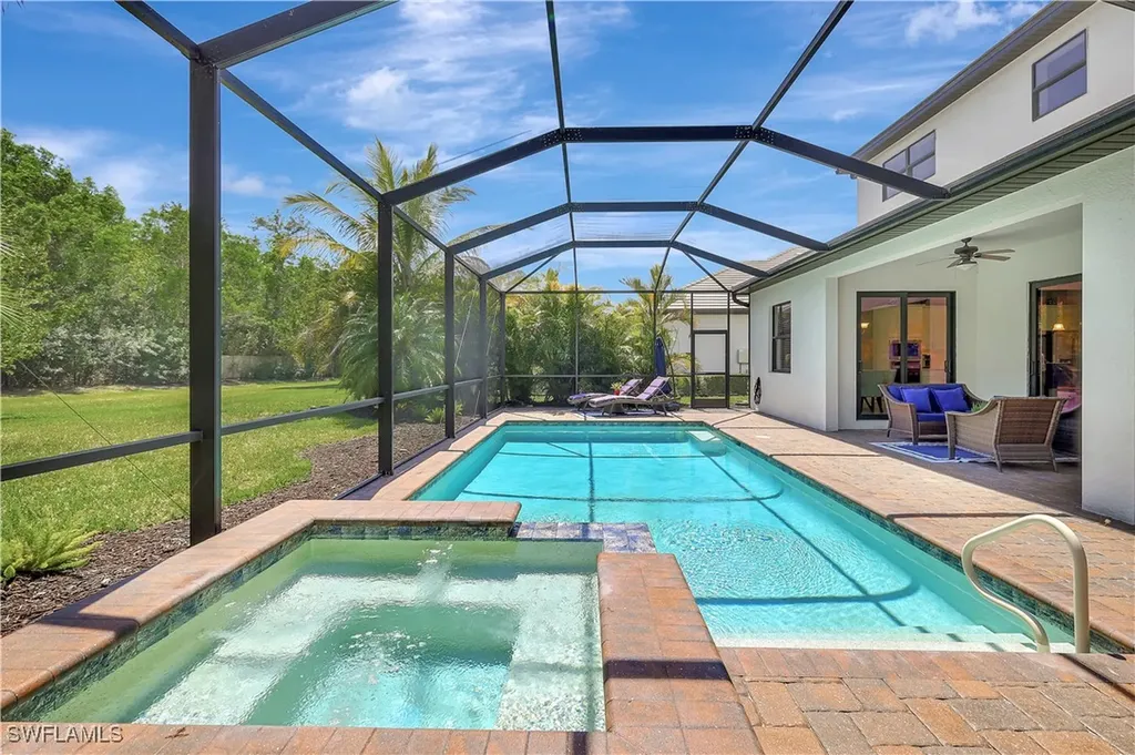 2102 Antigua Lane Naples FL 34120