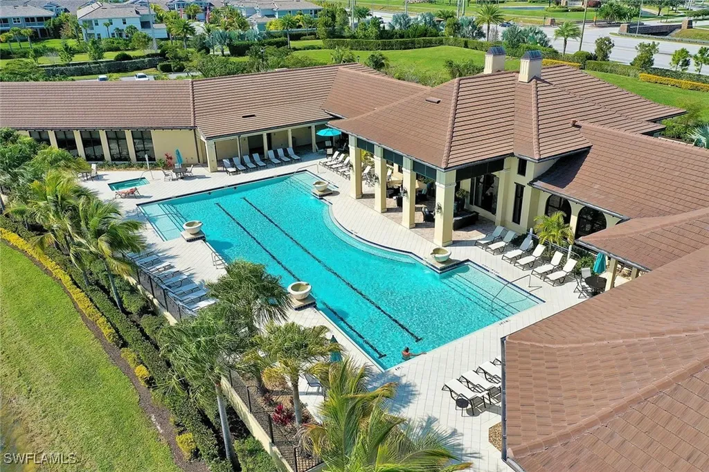 2102 Antigua Lane Naples FL 34120