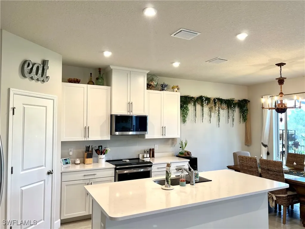 9712 Parrish Glenn Parrish FL 34219-1389