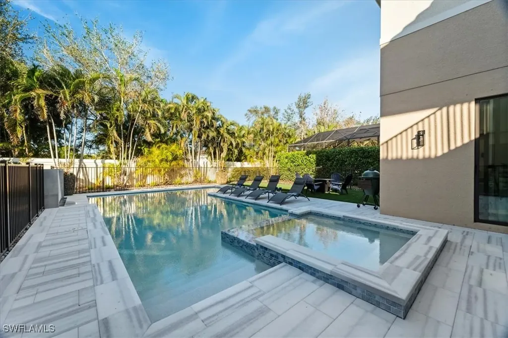 13884 Luna Drive Naples FL 34109